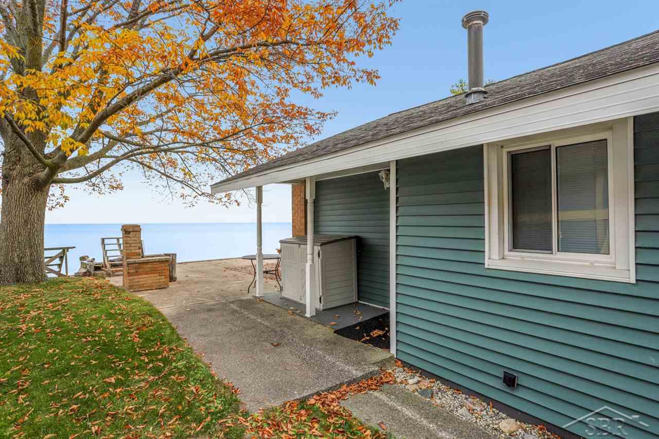 989 S LINWOOD BEACH RD., KAWKAWLIN, MI 48634 Bluewater Realty Homes