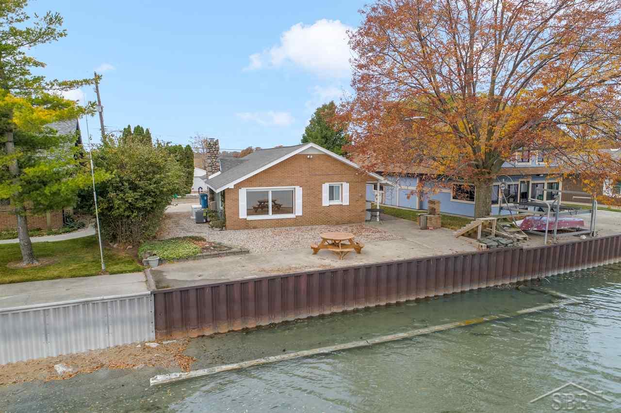 989 S LINWOOD BEACH RD., KAWKAWLIN, MI 48634 Bluewater Realty Homes
