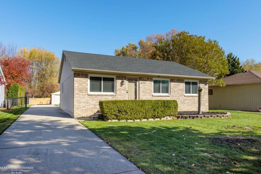 Clinton Township MI Homes for Sale in 48035