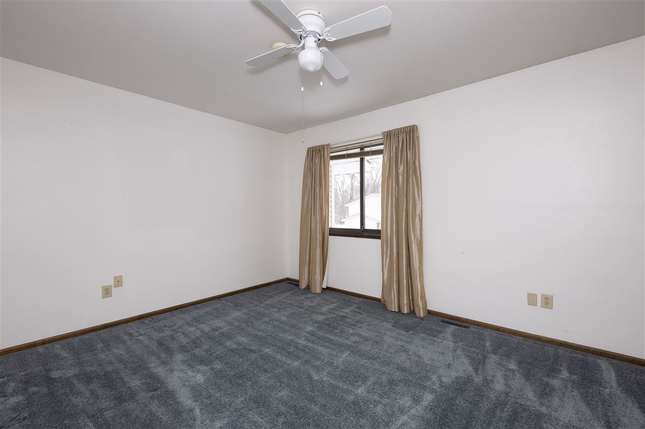 213 CHERRYVIEW DR., MIDLAND, MI 48640