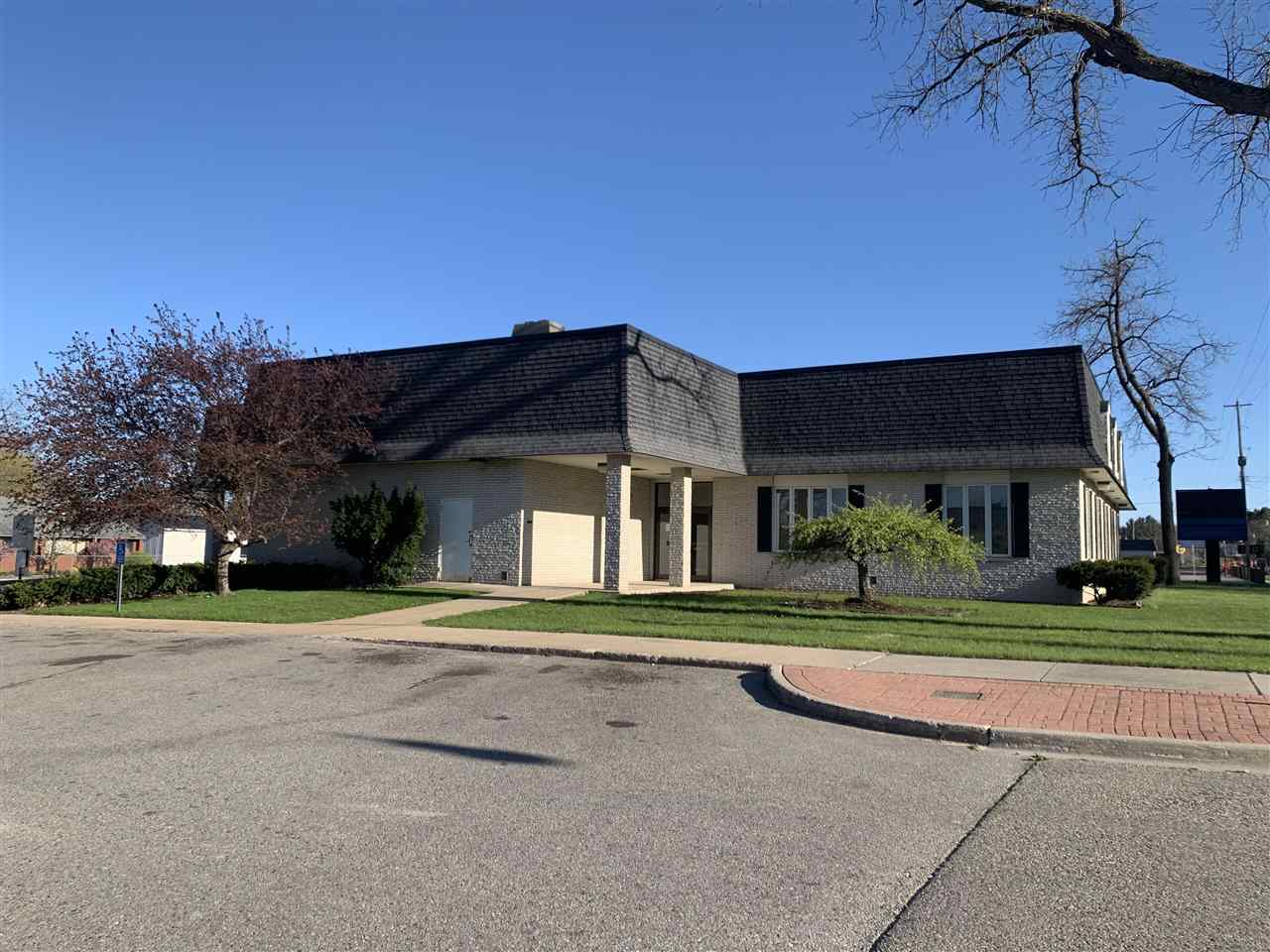 231 1st Harrison, MI 48625 489,000