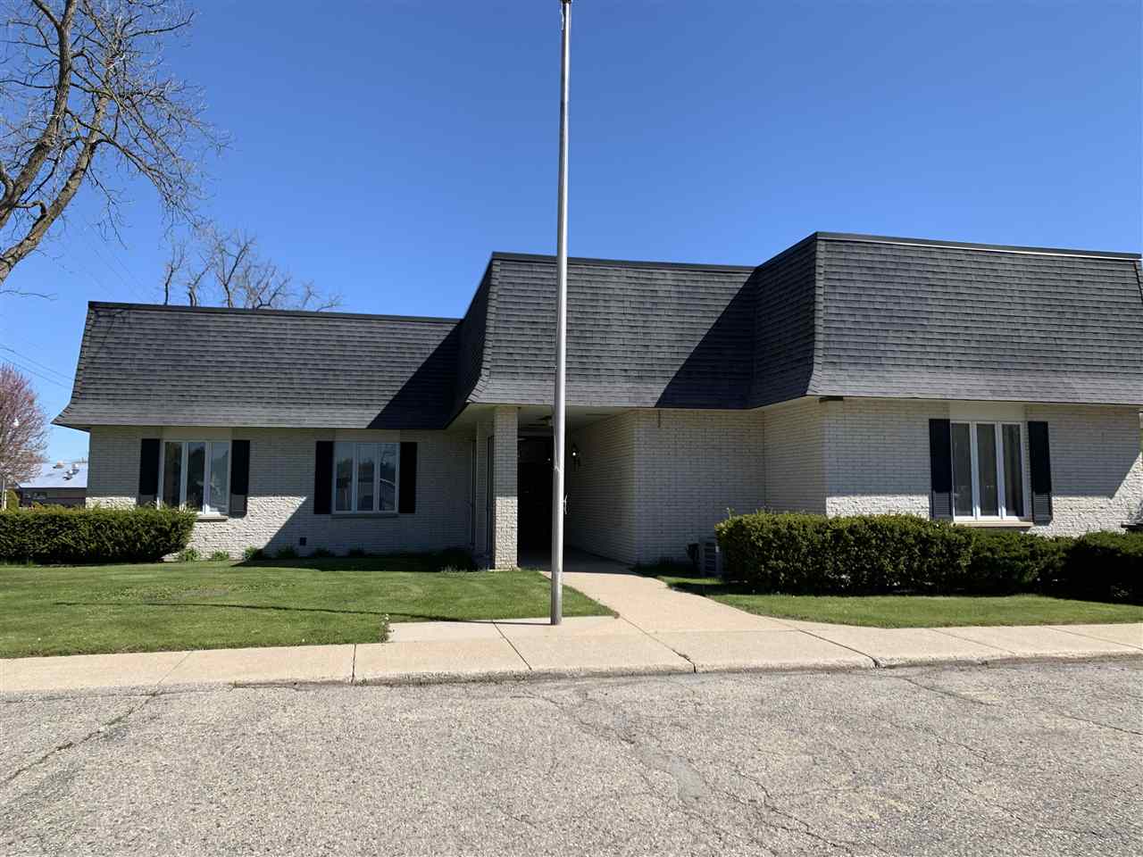 231 1st Harrison, MI 48625 489,000