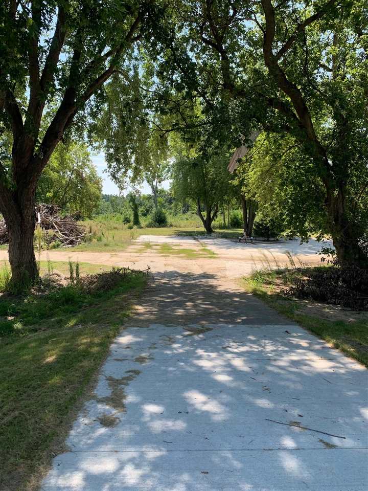 595 W Curtis Road