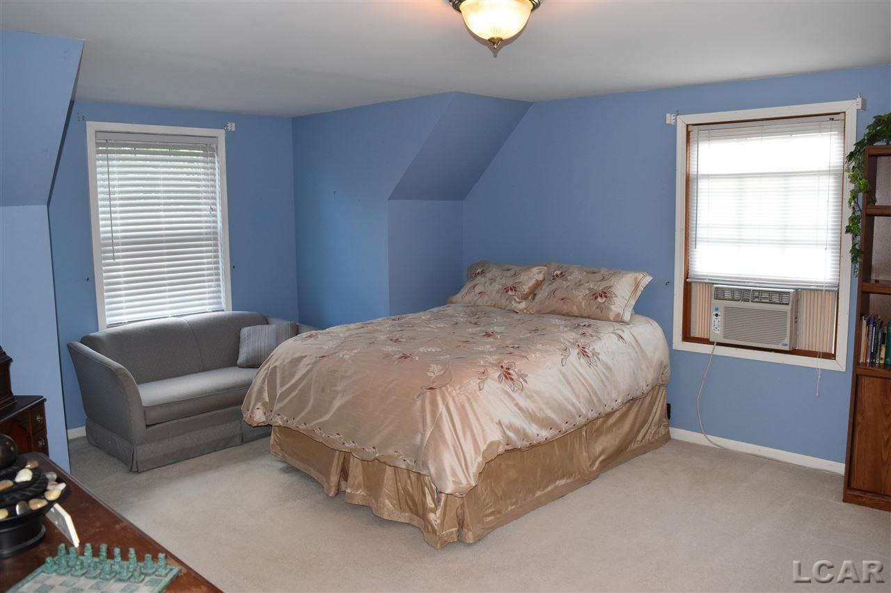 1260 Sutton
