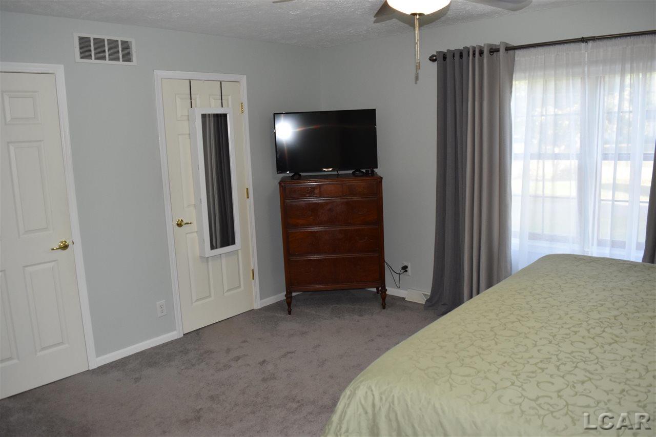 1260 Sutton