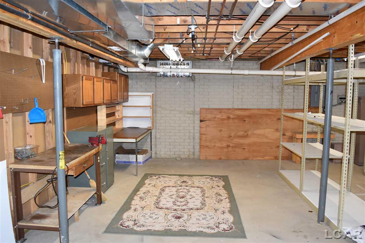 1185 Evergreen