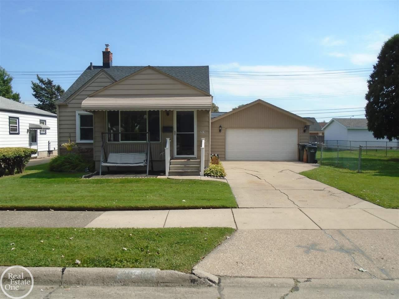 29316 Taylor, Saint Clair Shores, MI 48081