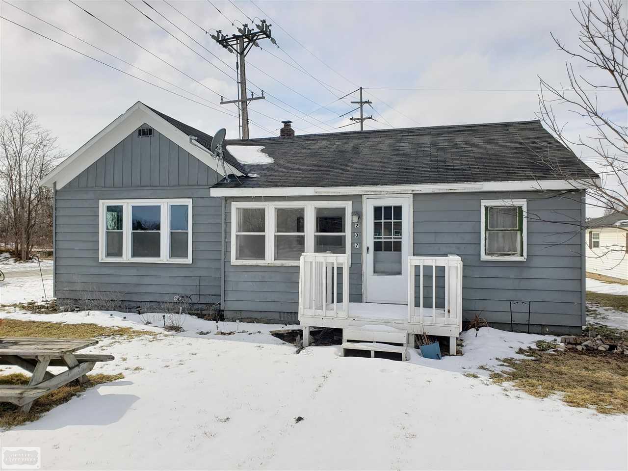 207 S Glassford St, Capac, MI 48014