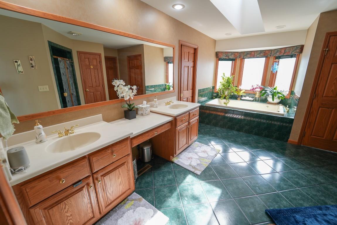 1602 Foxwood Court