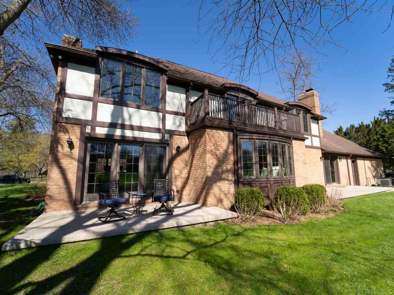 3312 Valley Dr