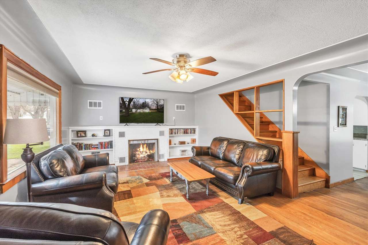 325 Third Street