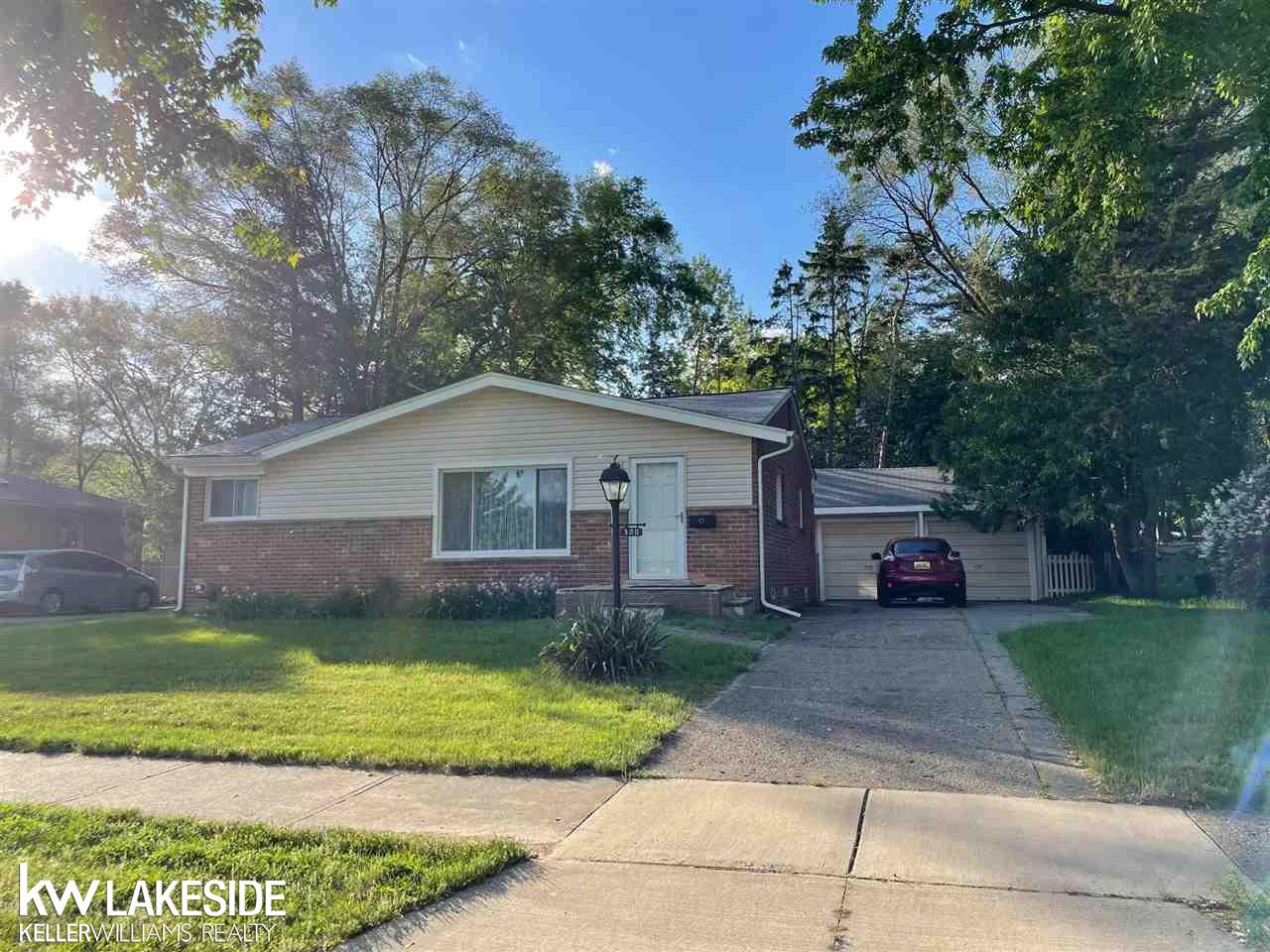 300 Winry Dr., Rochester Hills, MI 48307