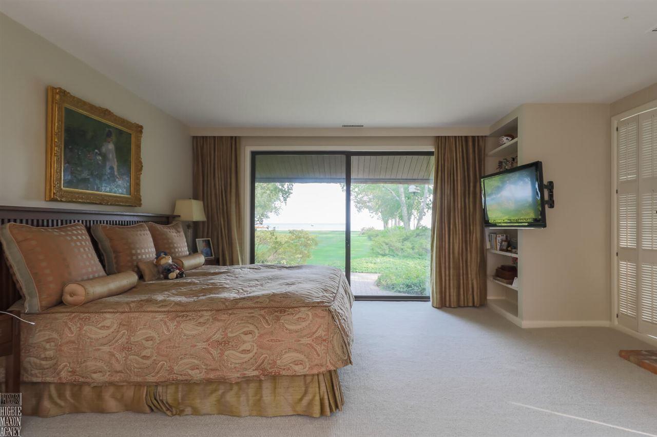 824 LAKESHORE, GROSSE POINTE SHORES, MI 48236