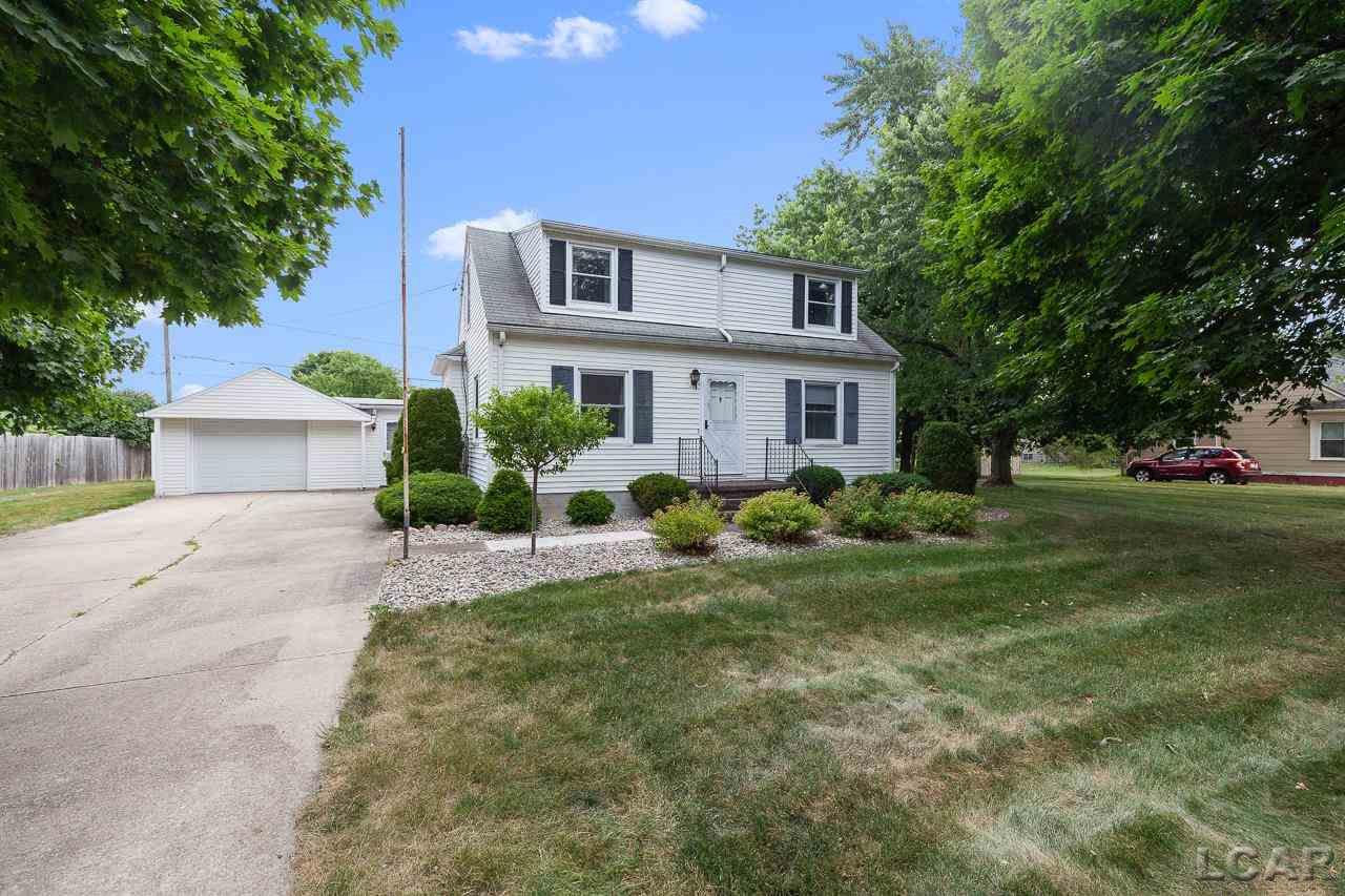 For Sale: 1204 Murray Dr, Tecumseh, MI 49286 | 4 Beds / 2 Full Baths