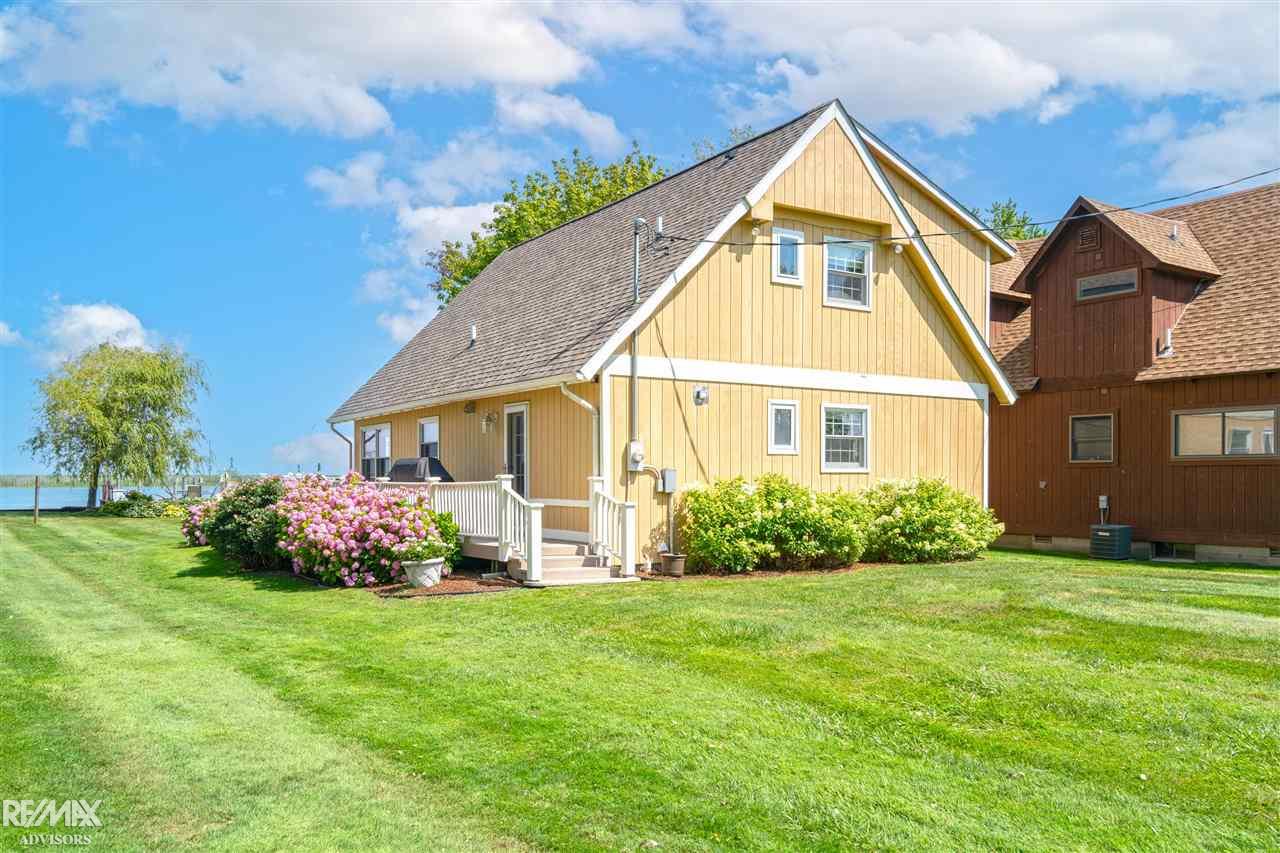 8056 MIDDLE CHANNEL, HARSENS ISLAND, MI 48028