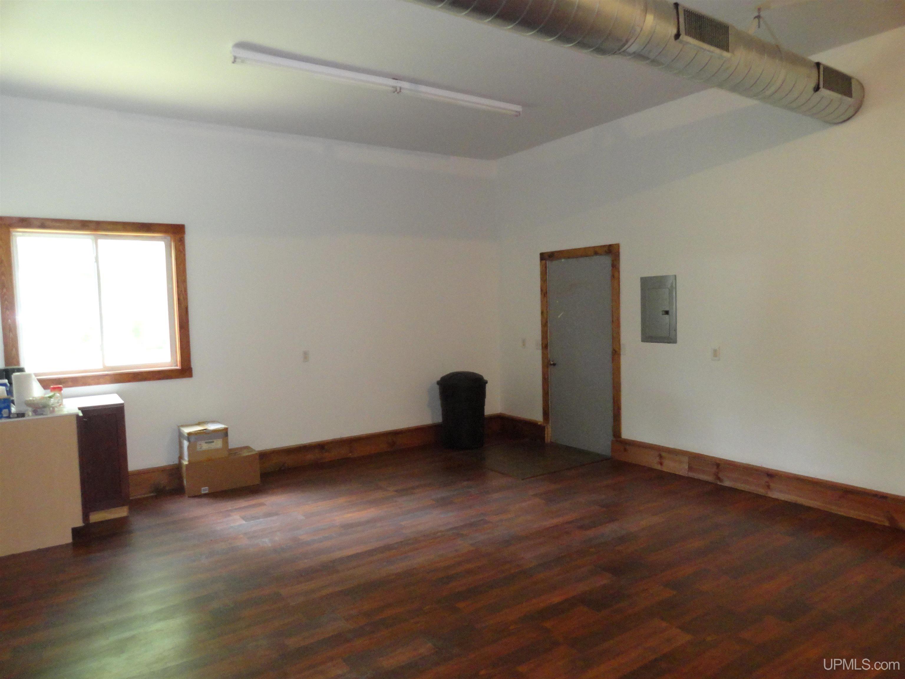 2288 S US 41