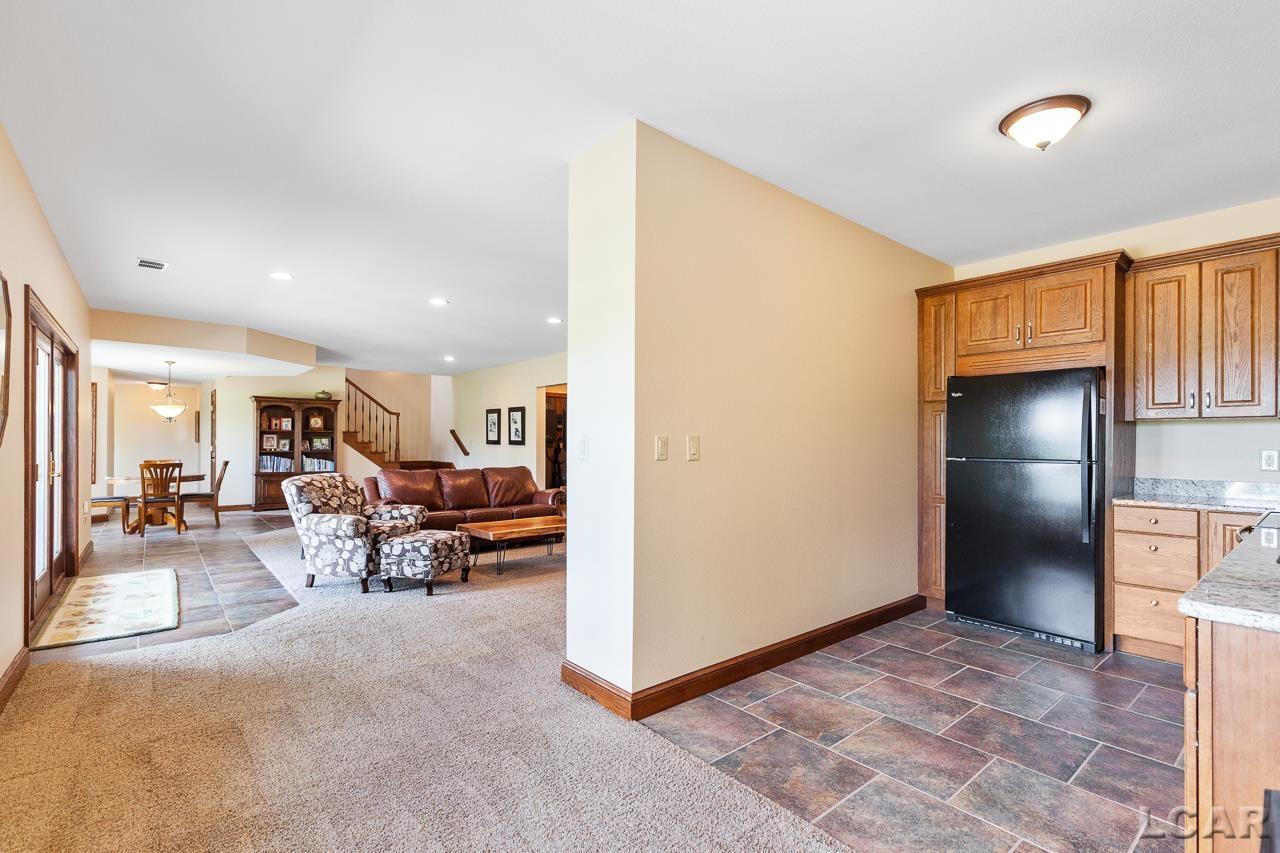 3883 Emery Rd