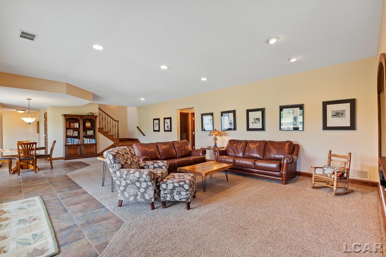 3883 Emery Rd
