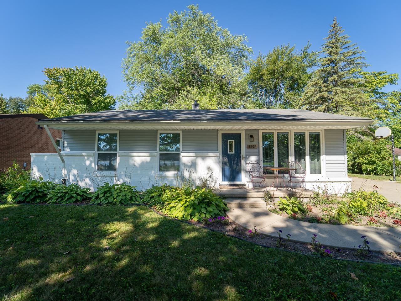3207 Kentwood Drive
