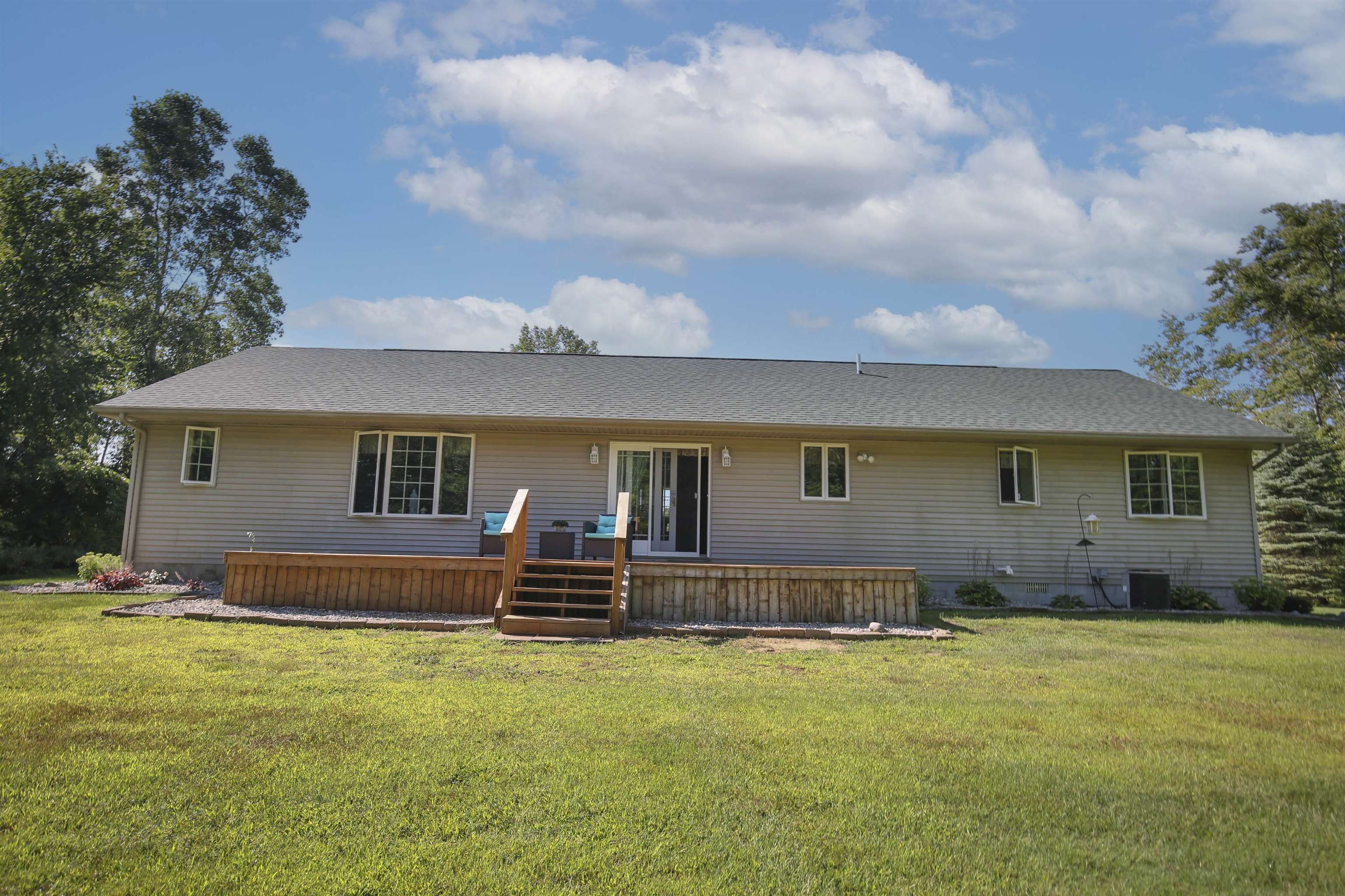 1125 E Highwood