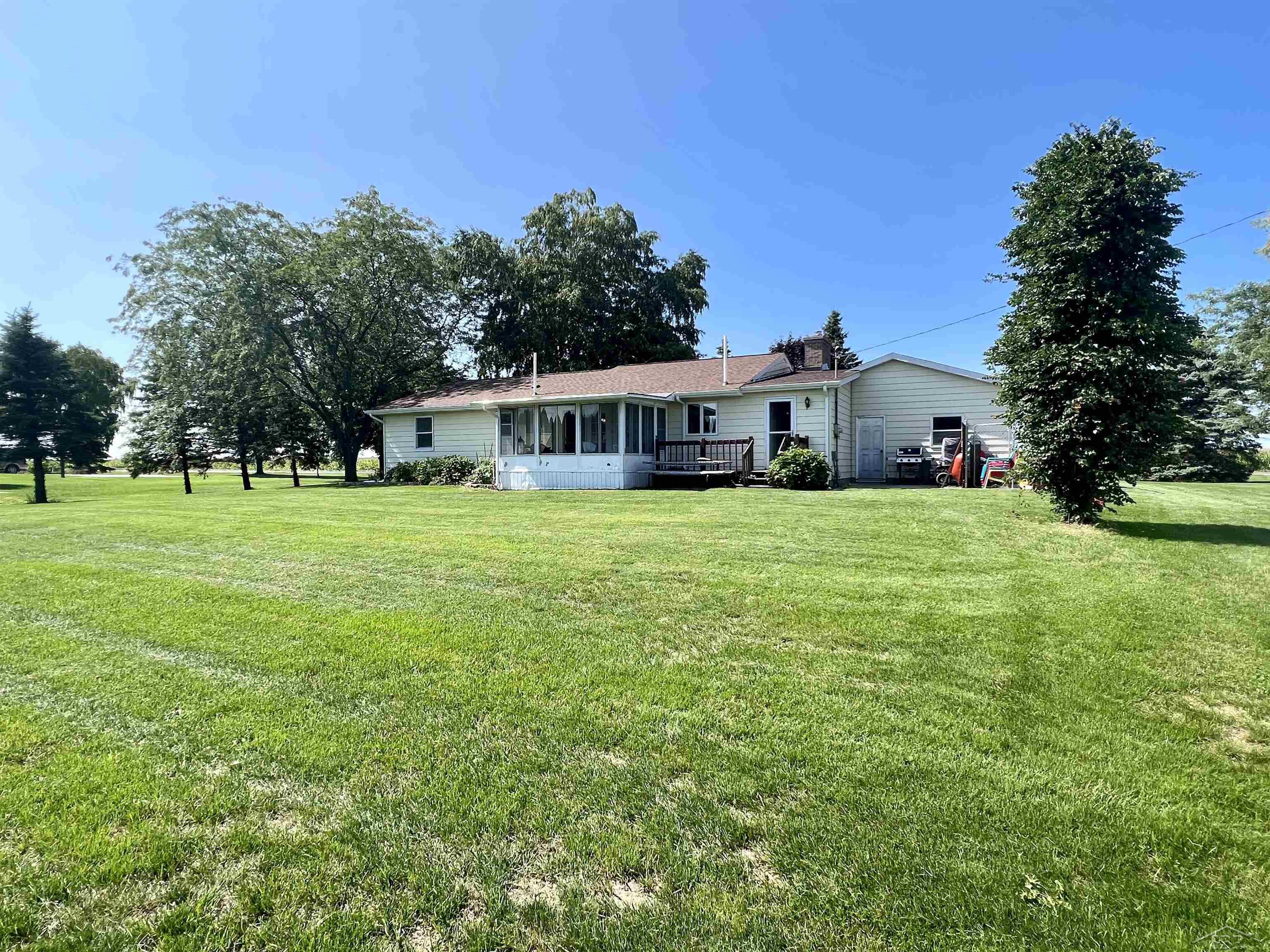 2151 S MACKINAW ROAD, KAWKAWLIN, MI 48631