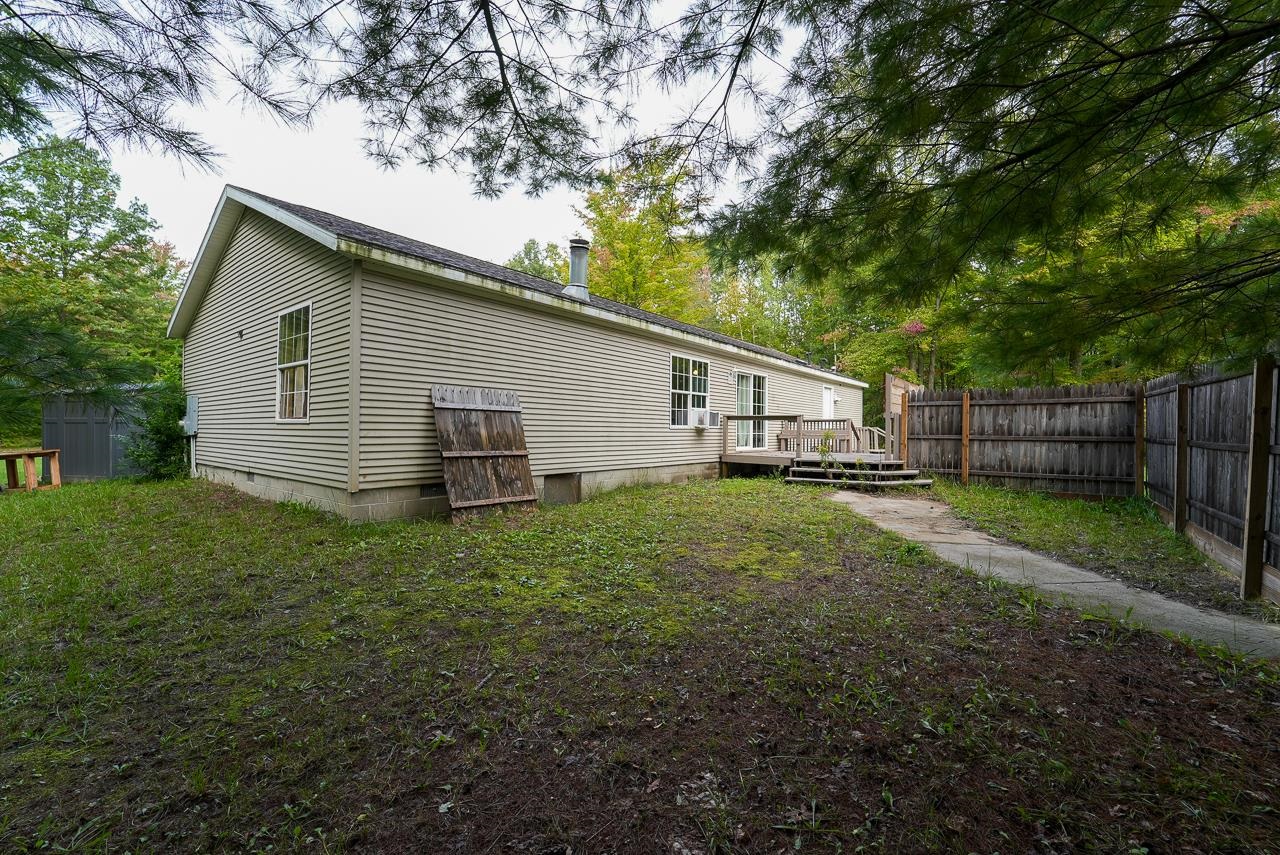 976 N Eleven Mile Road