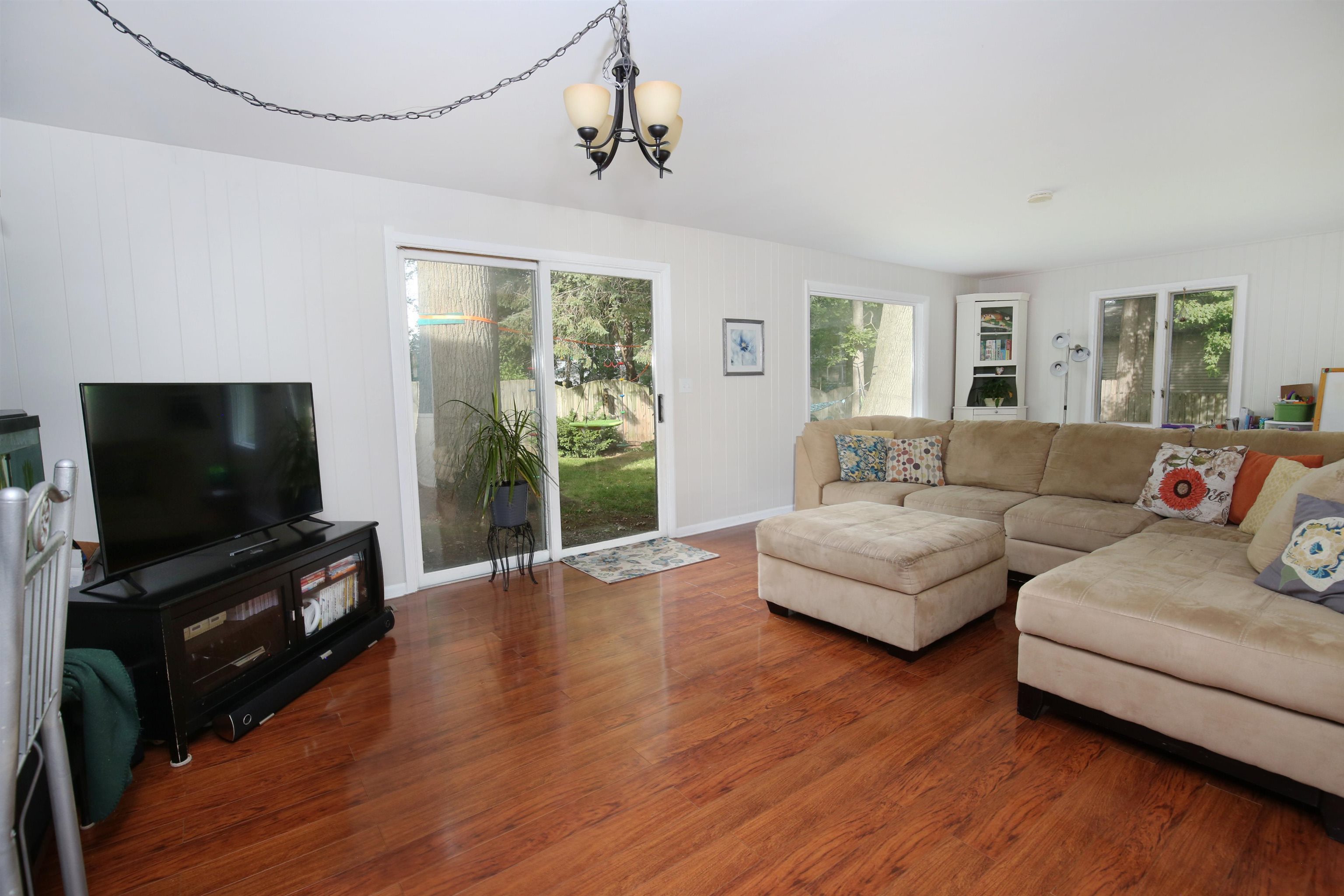 4004 Oak Court