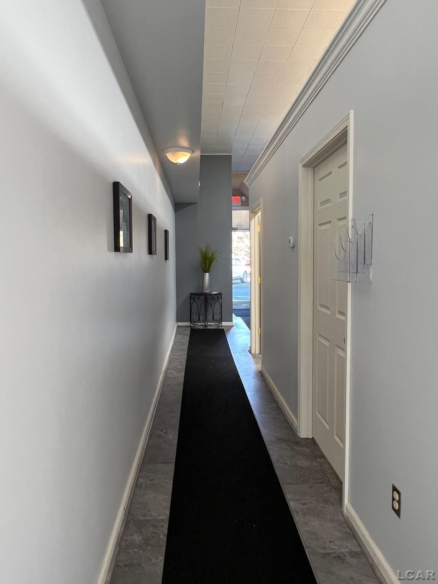 123 N Main St