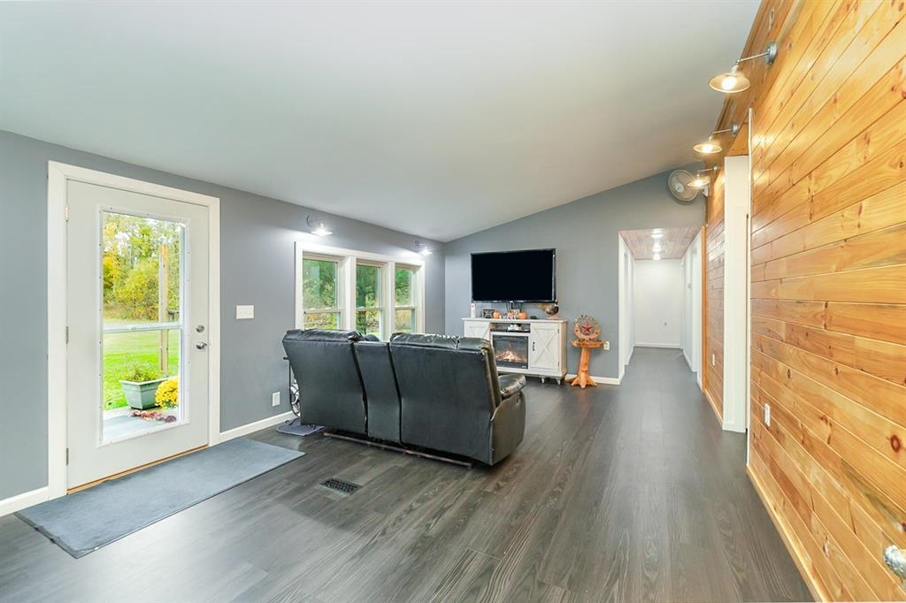 326 S Meridian Rd
