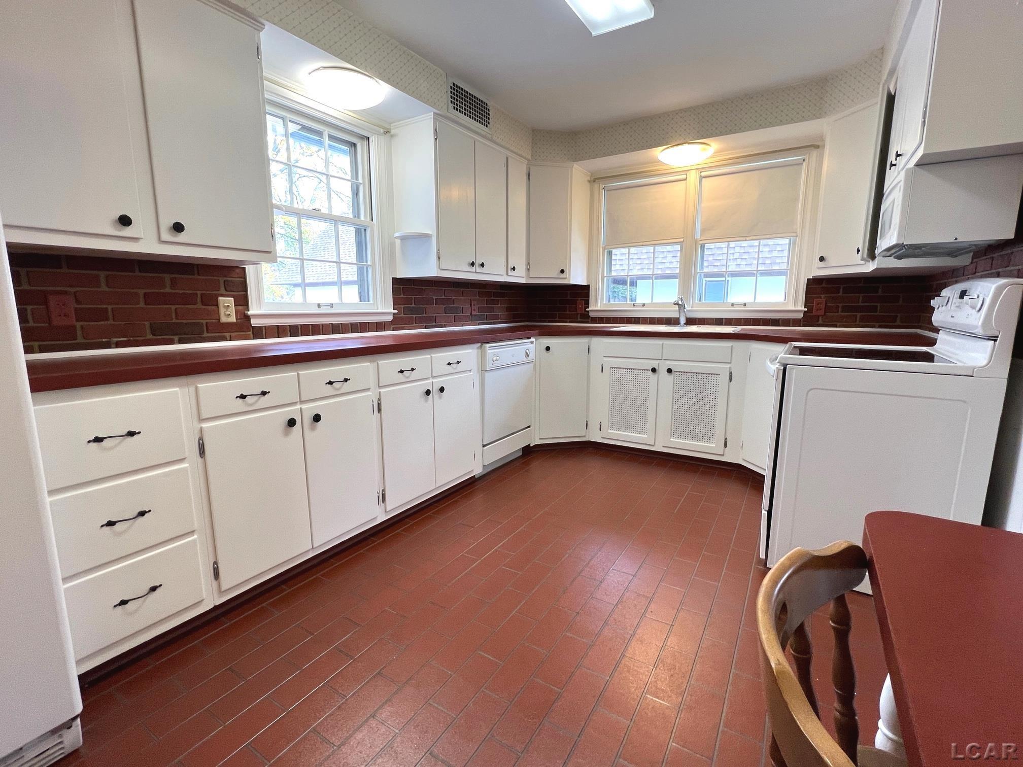 2 Scott Ct