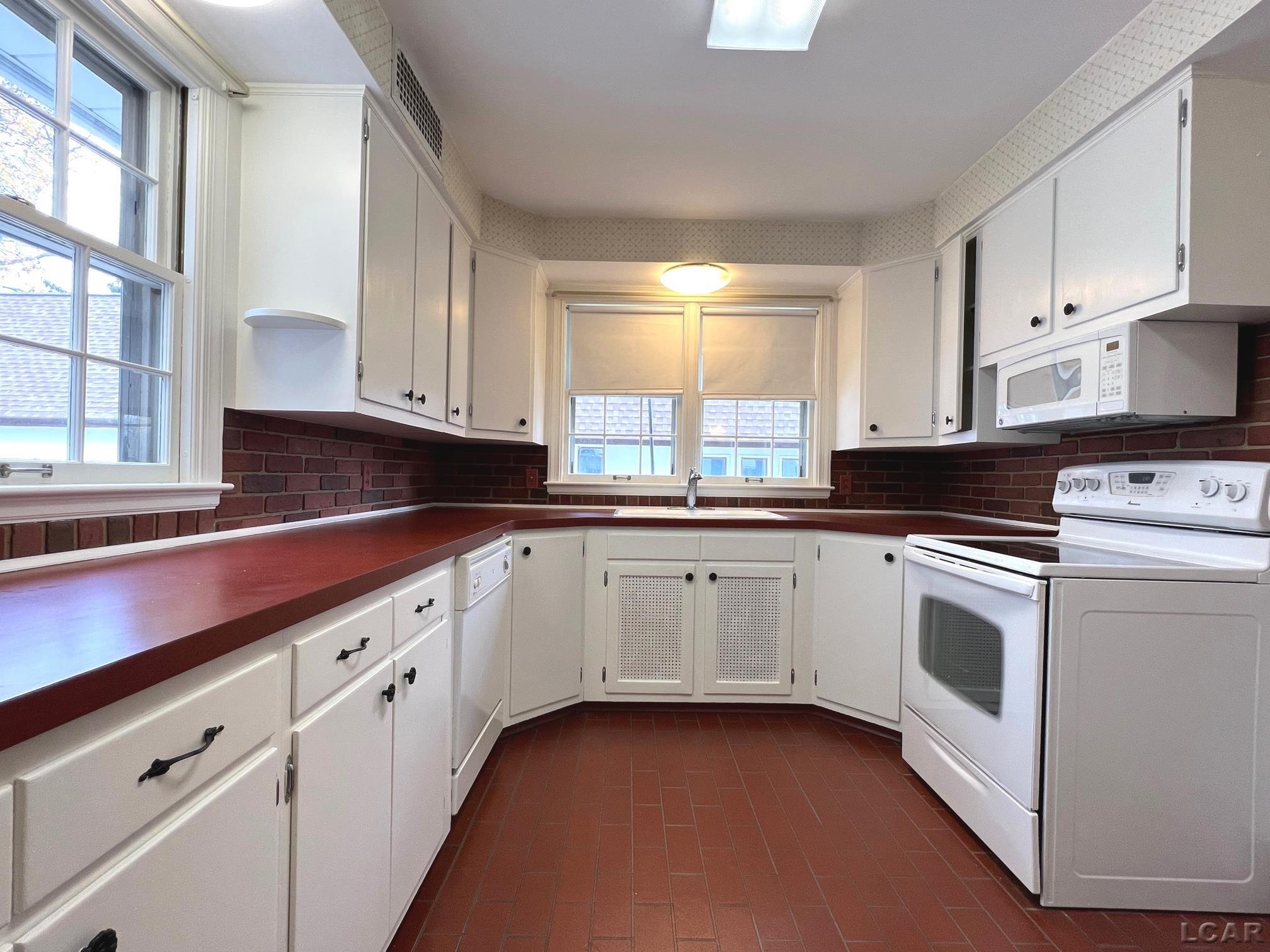 2 Scott Ct