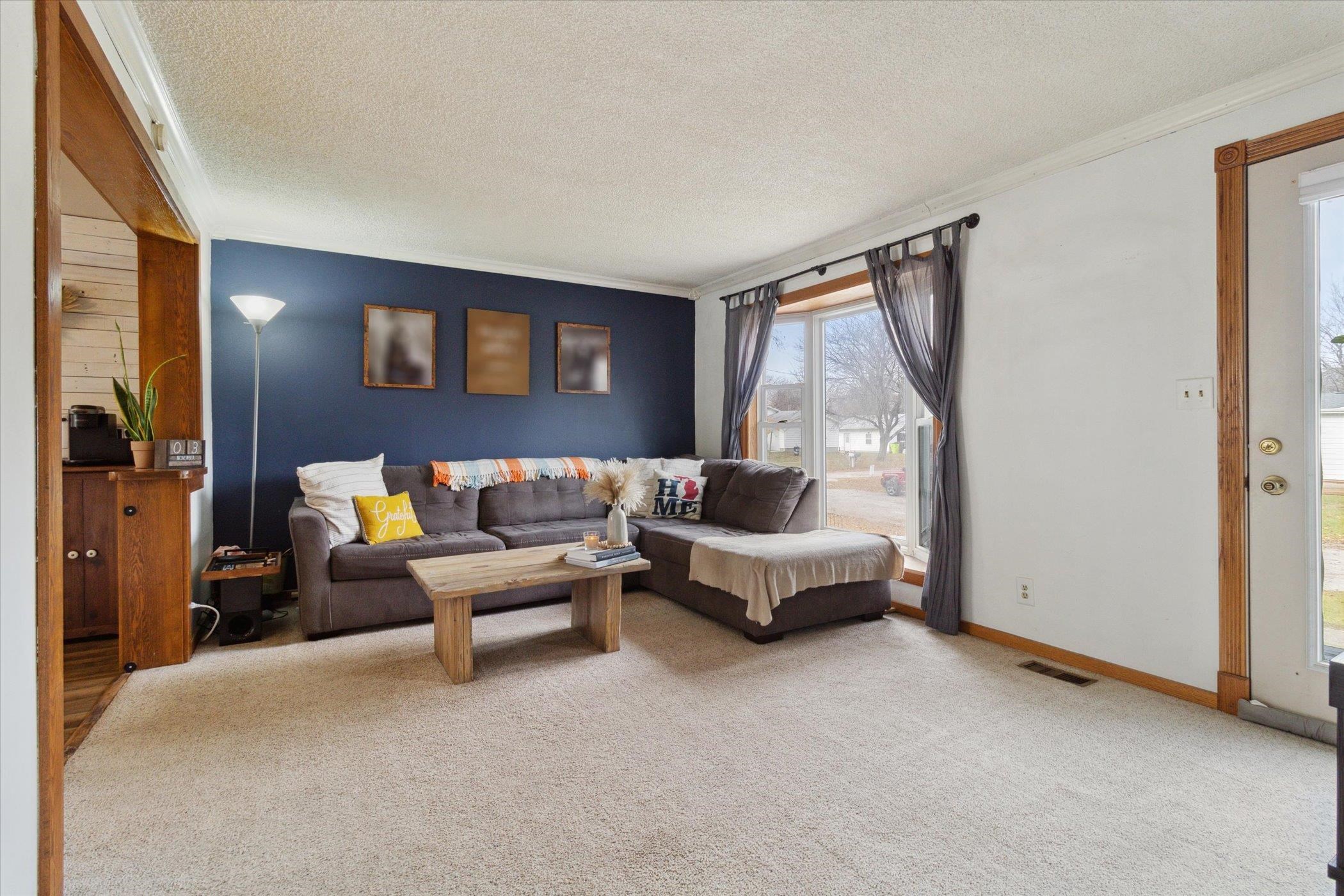 304 E 8th