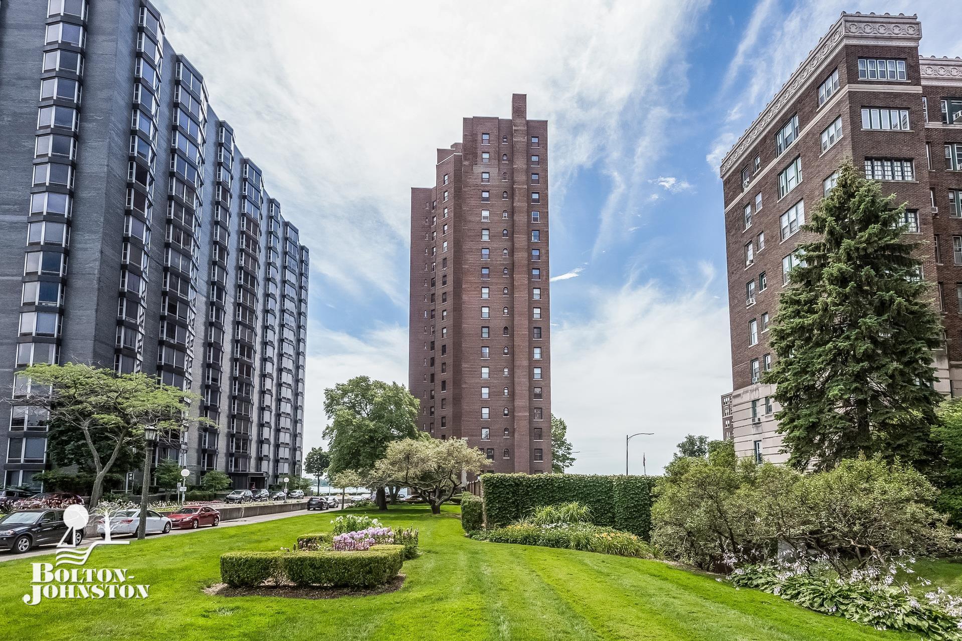 8162 E JEFFERSON, DETROIT, MI 48214