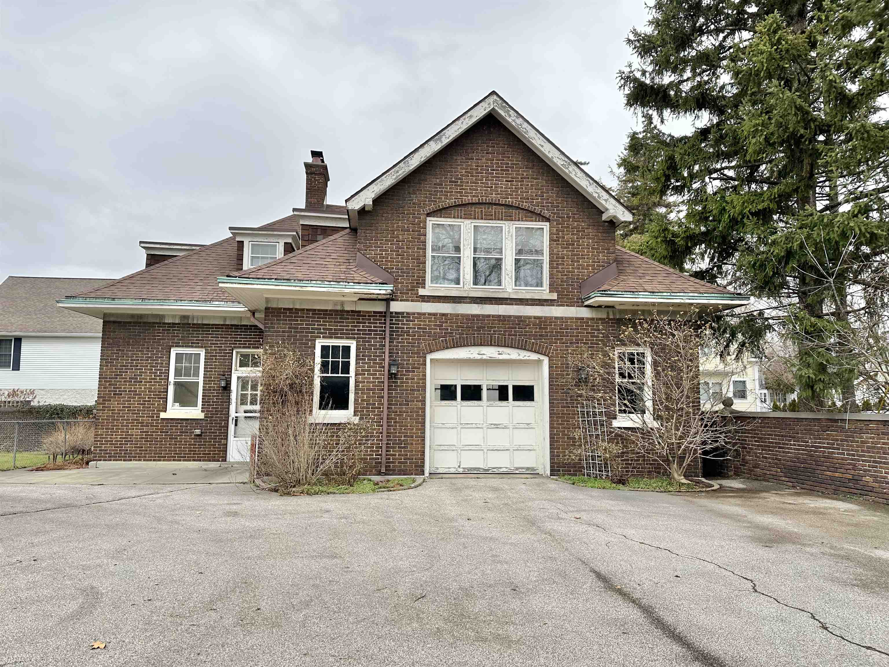 2151 CENTER AVE, BAY CITY, MI 48708