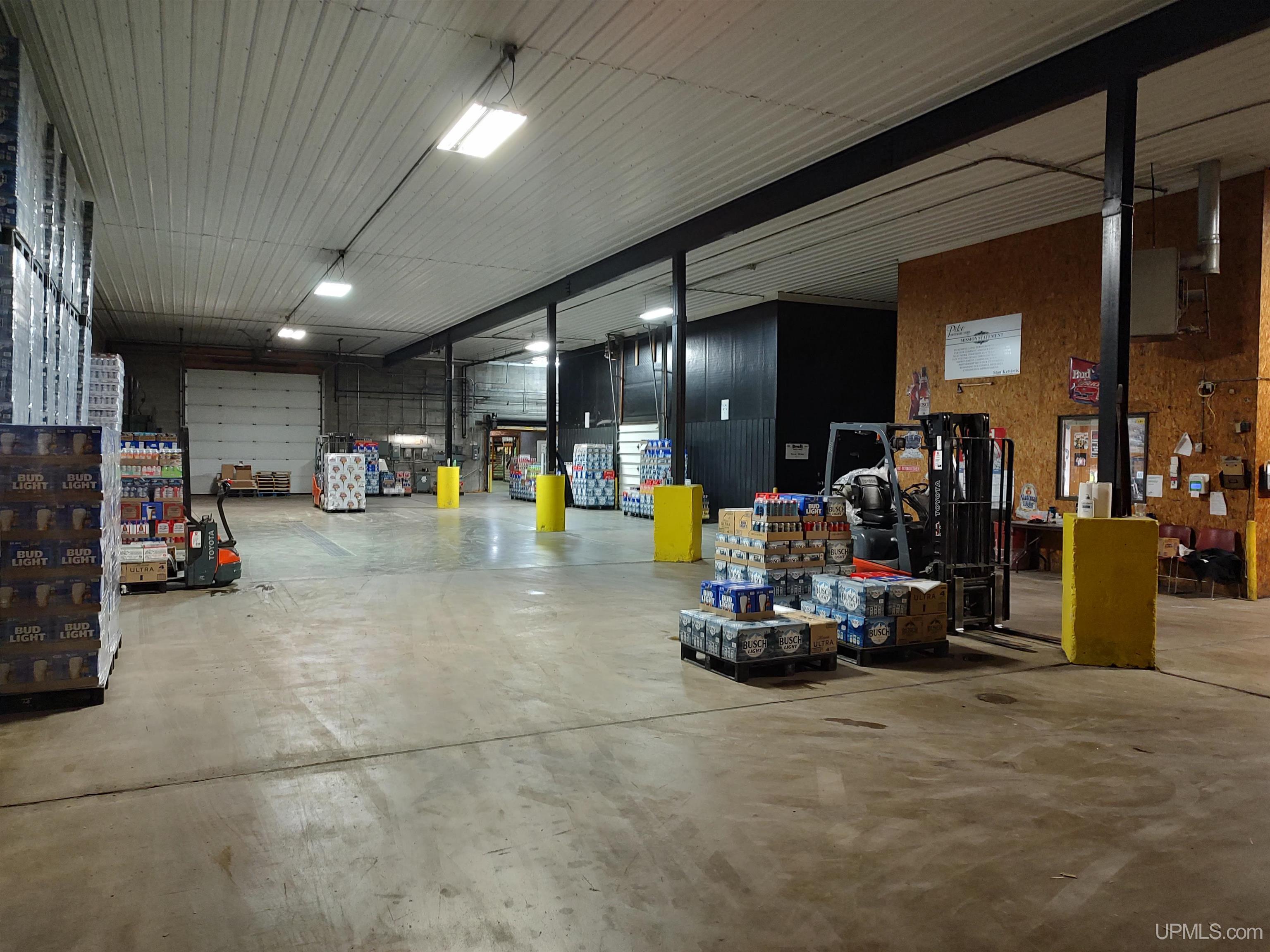 6958 US HWY 2, 41 and 35