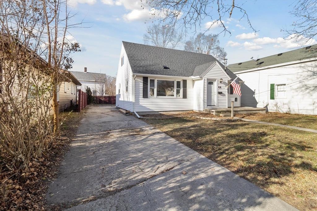 303 Sophia Street