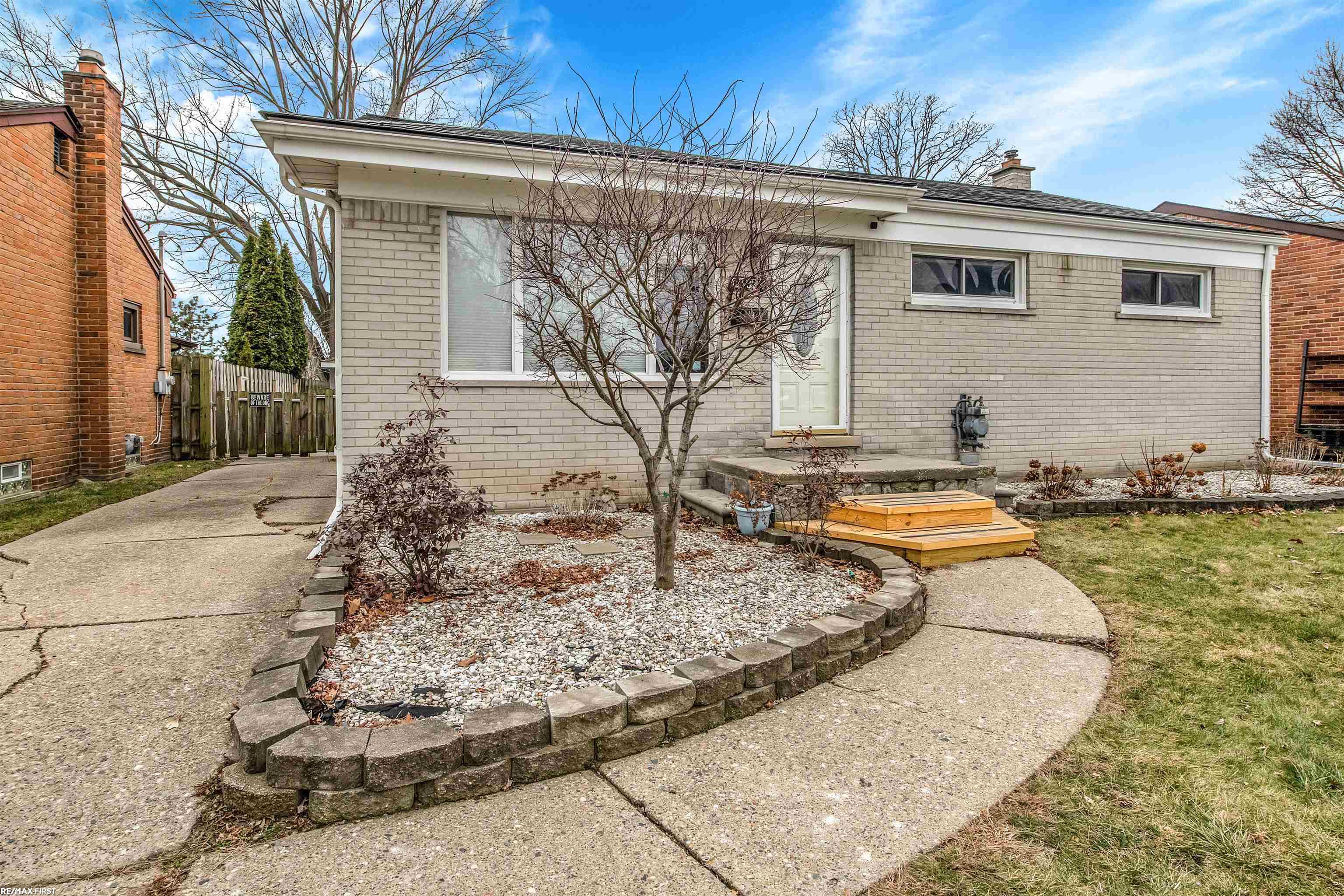 23024 Brookdale Blvd, Saint Clair Shores, MI 48082