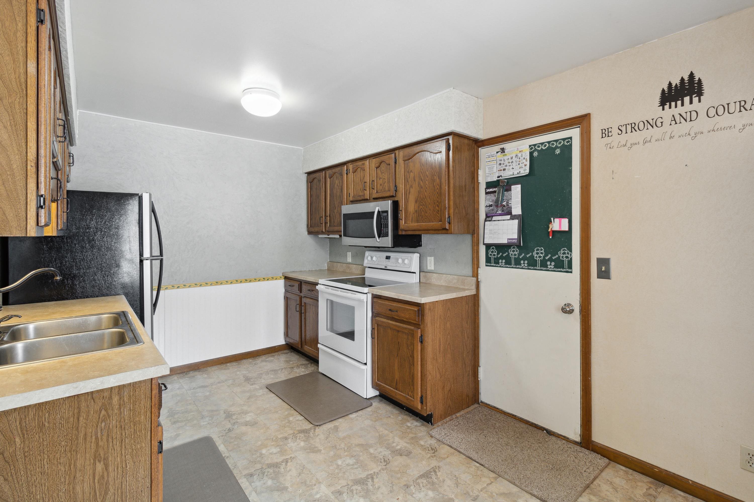 909 W Baker Street