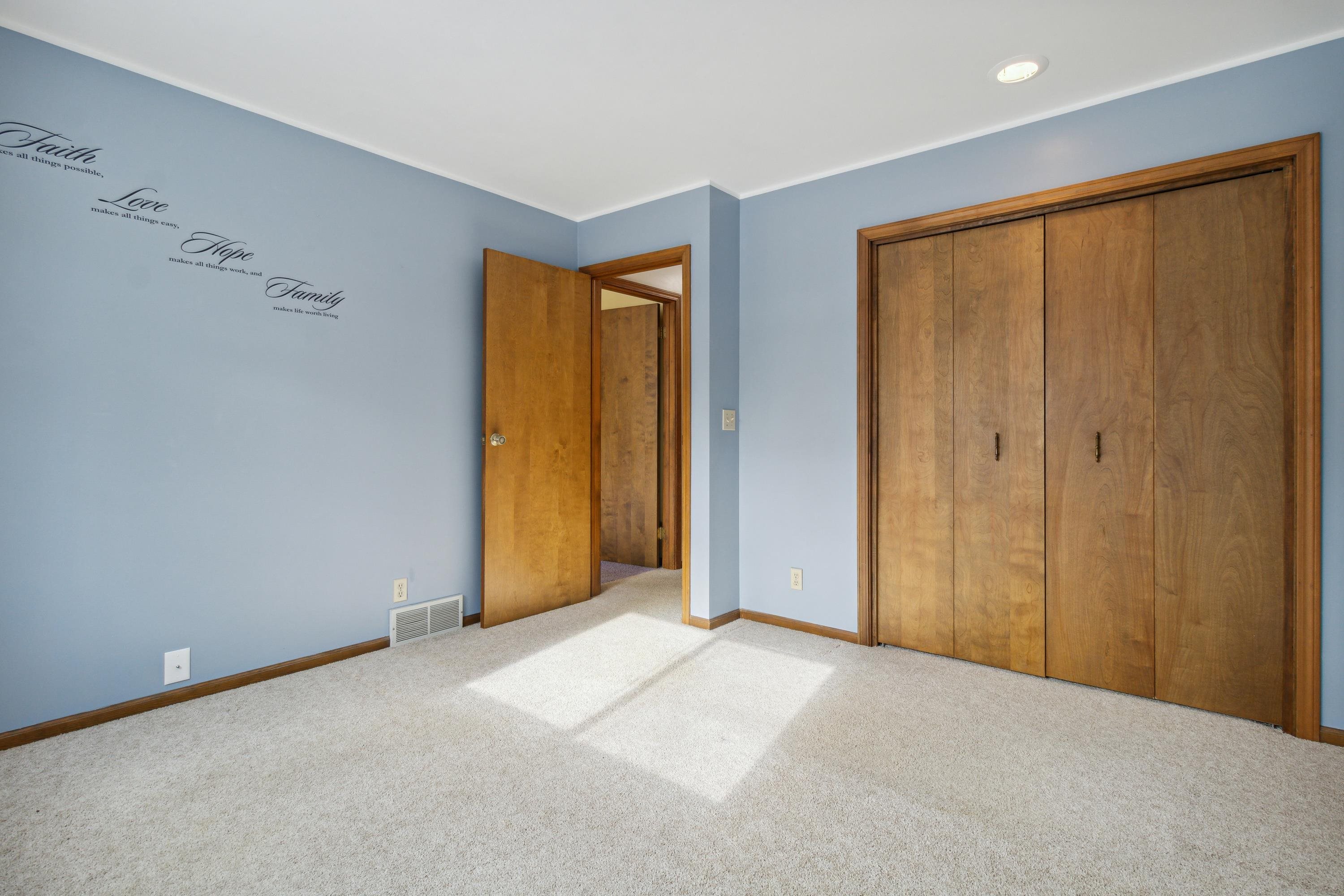 909 W Baker Street