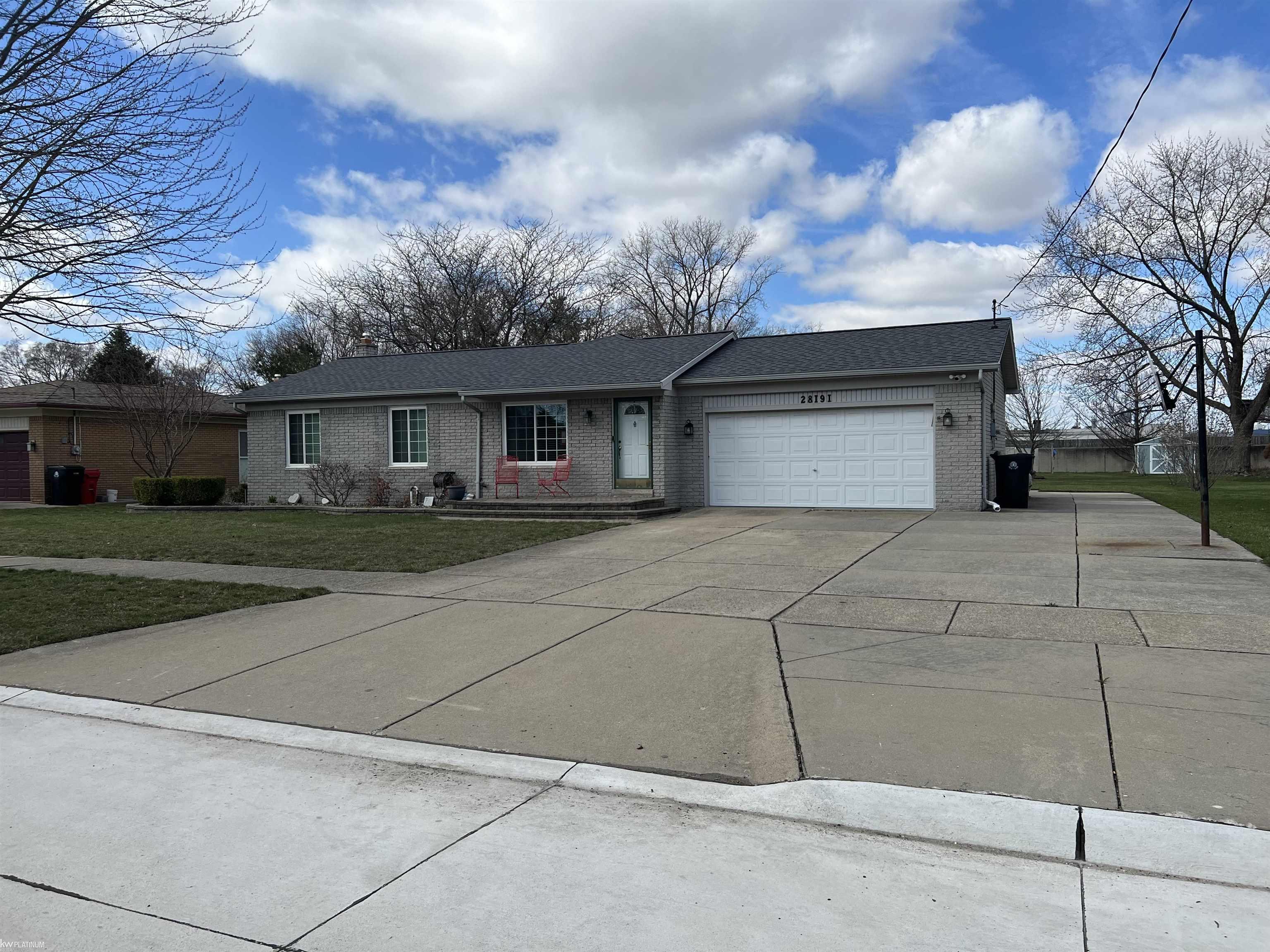 For Sale 28191 Cole St, Roseville, MI 48066 3 Beds / 2 Full Baths