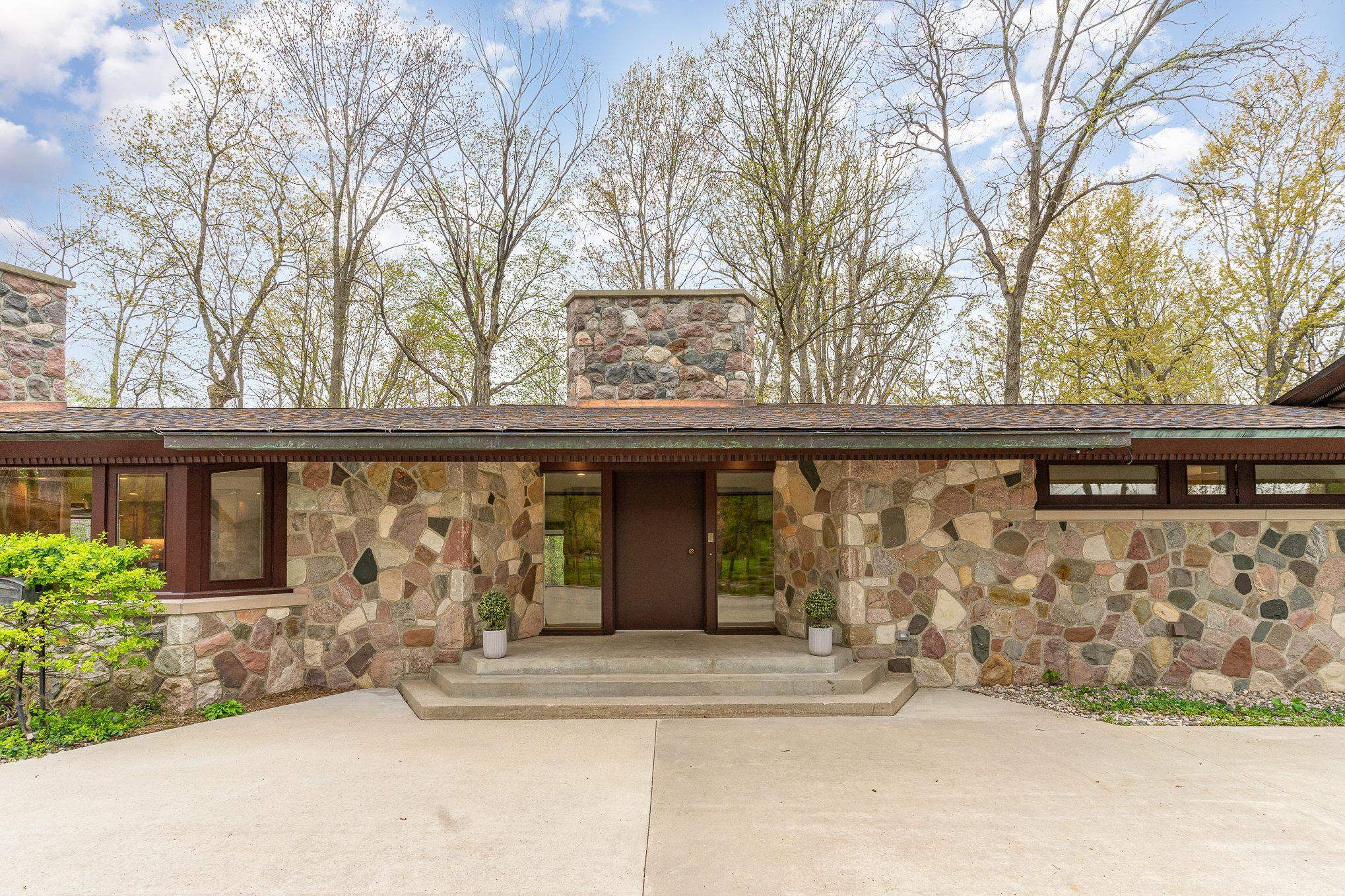 3411 Valley Drive
