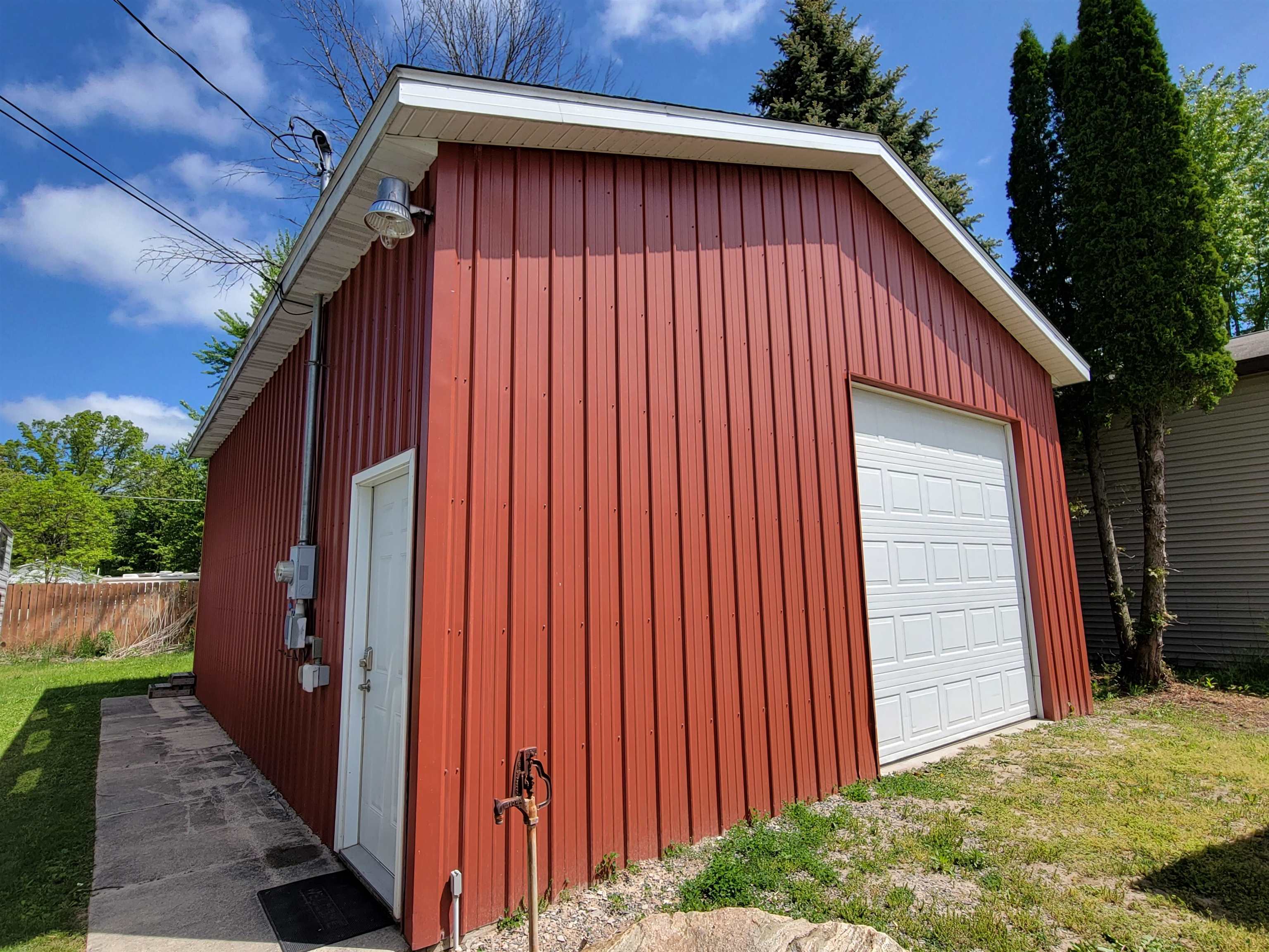 1081 Maplewood