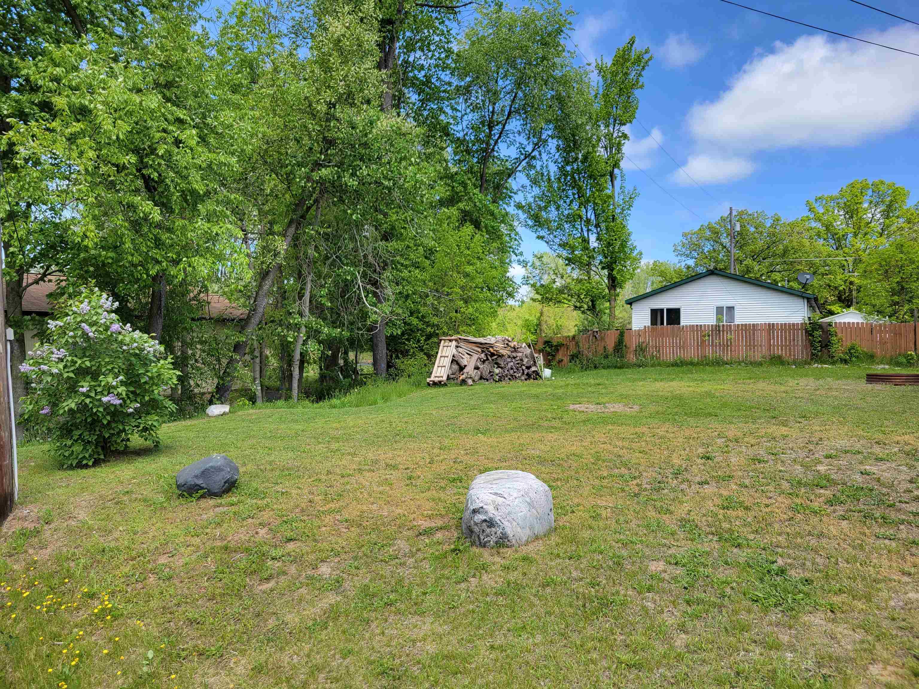 1081 Maplewood