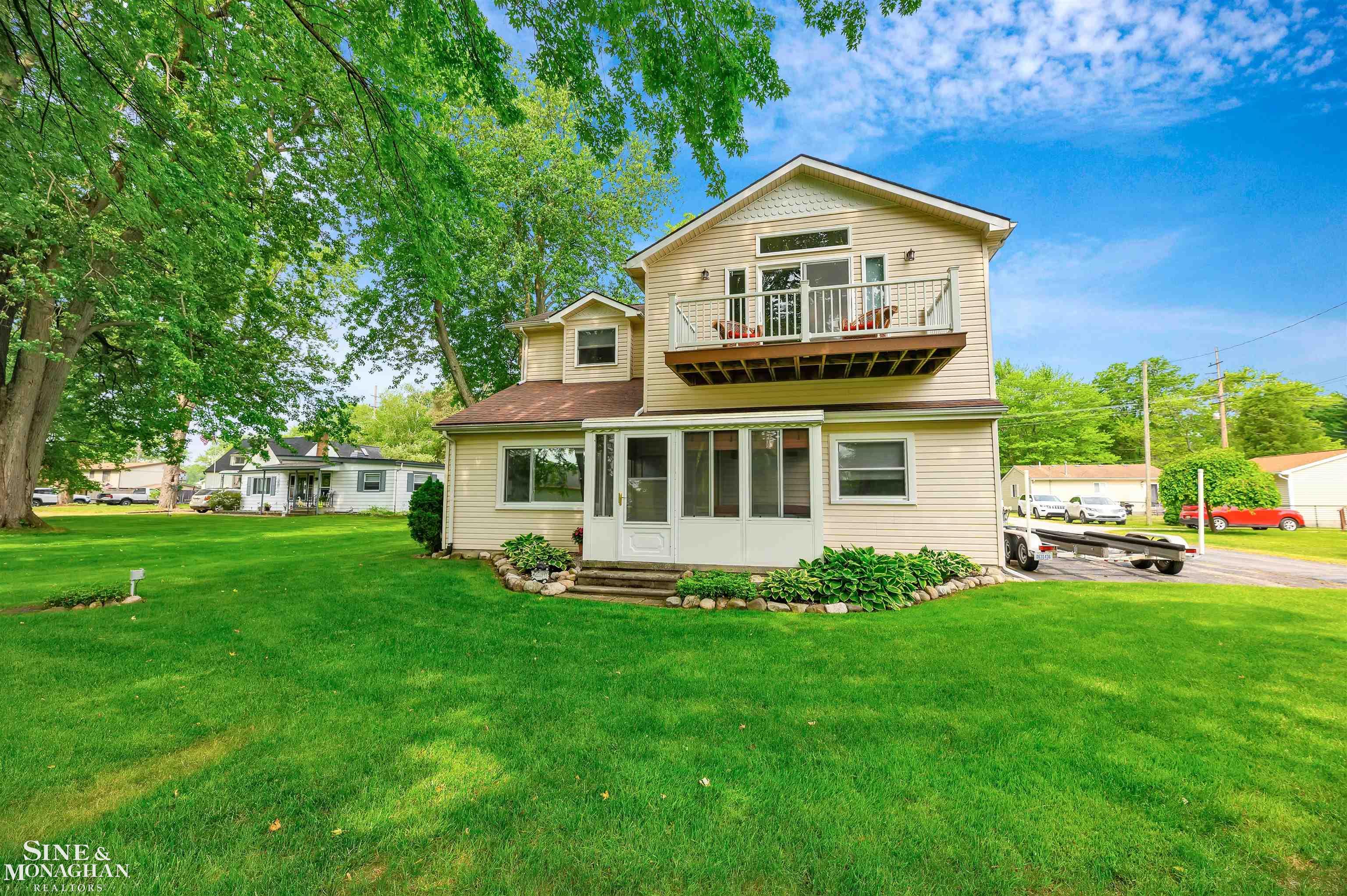 2100 MICHIGAN ST, ALGONAC, MI 48001