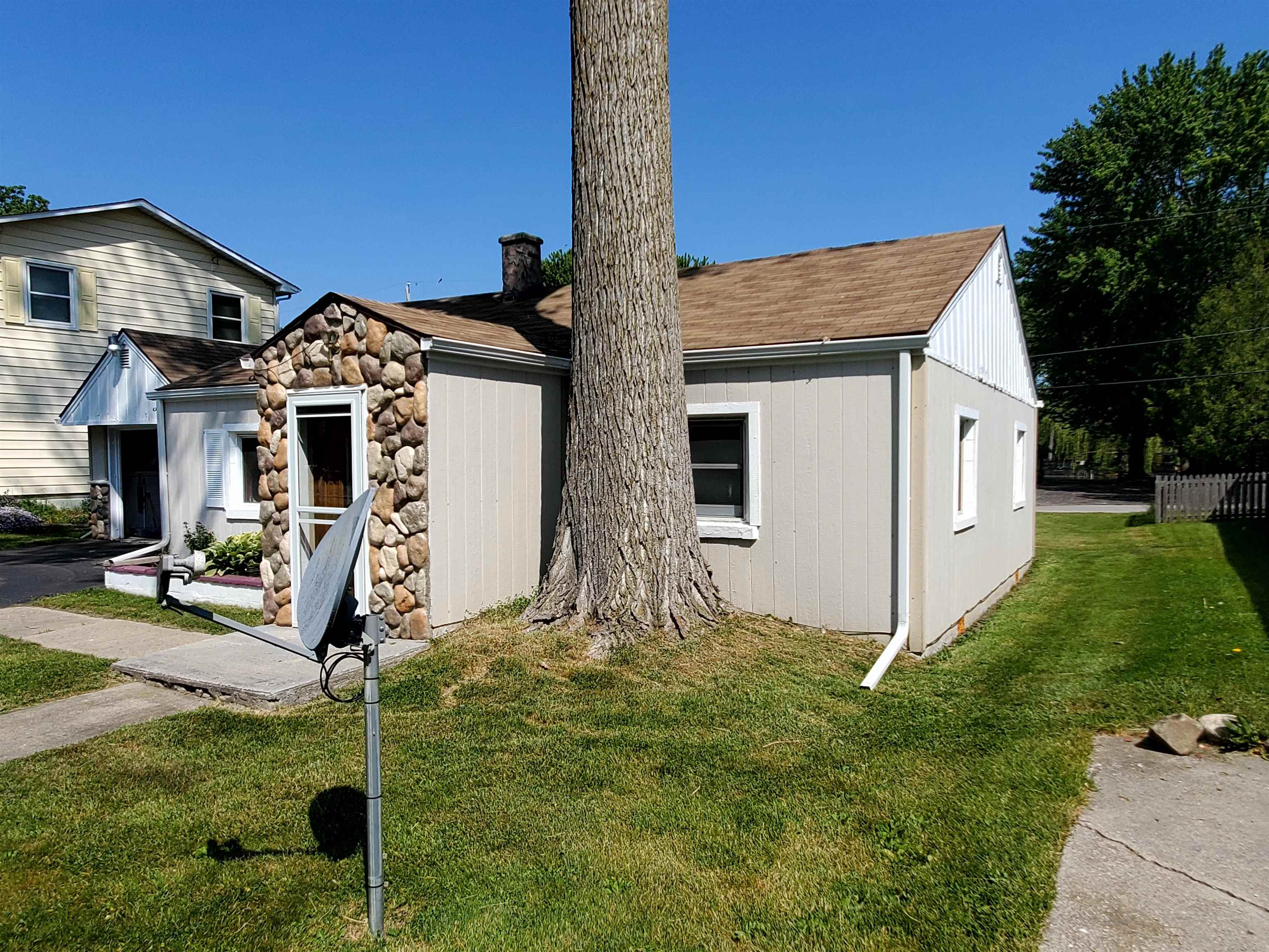 3797 KAWKAWLIN RIVER, BAY CITY, MI 48706