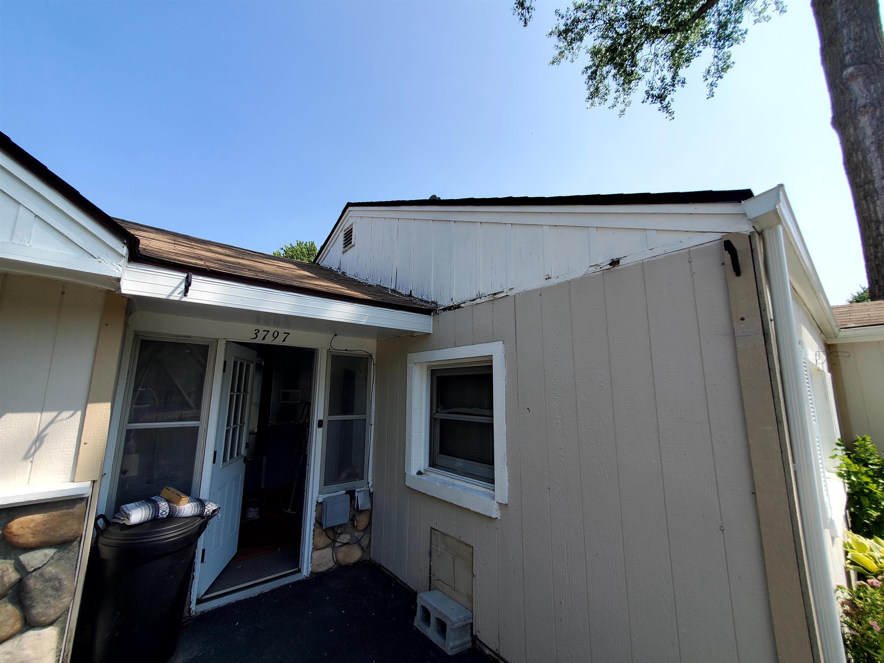 3797 KAWKAWLIN RIVER DRIVE, BAY CITY, MI 48706