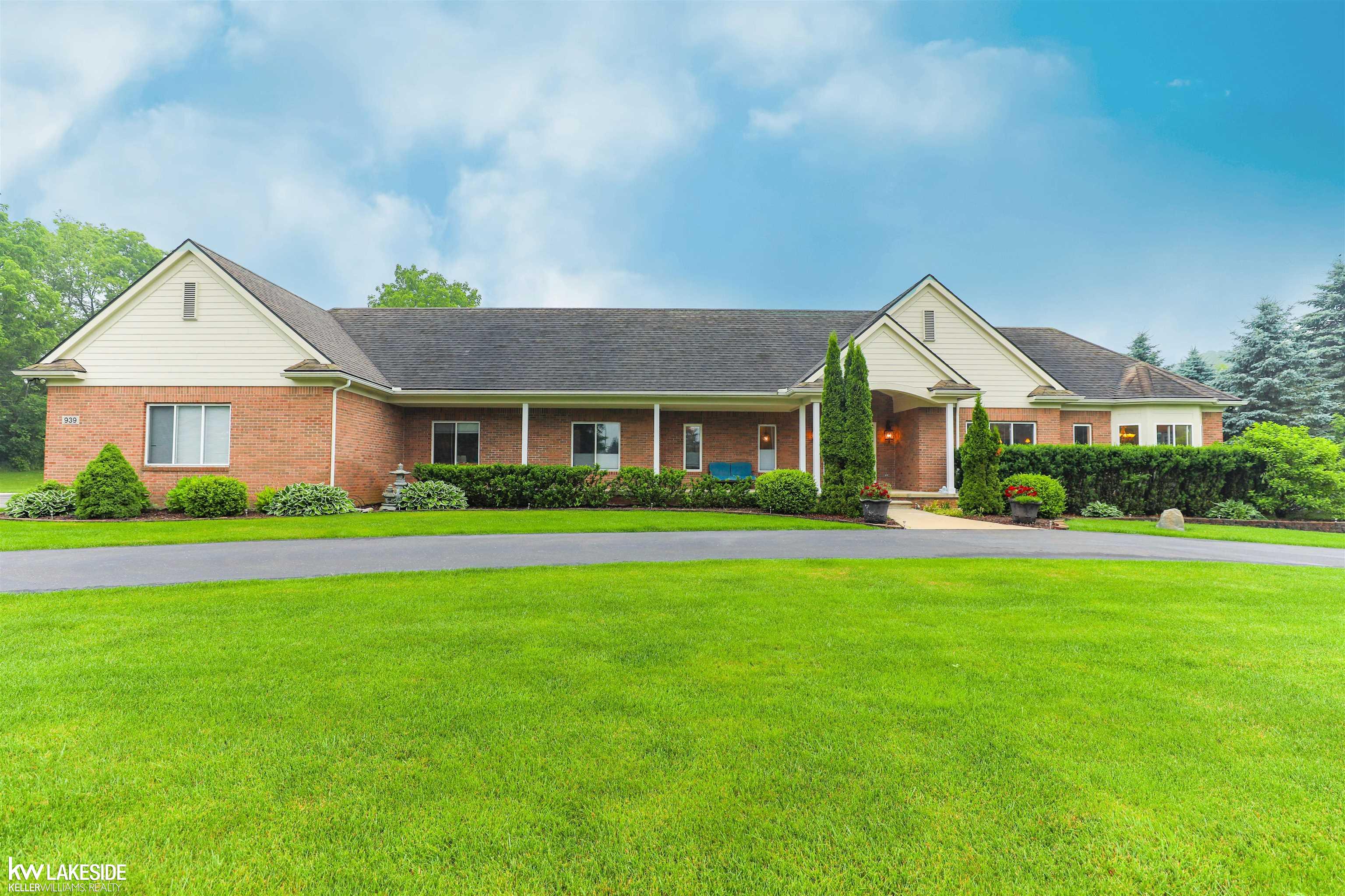 939 Baldwin Meadow Drive, Oxford, MI 48371