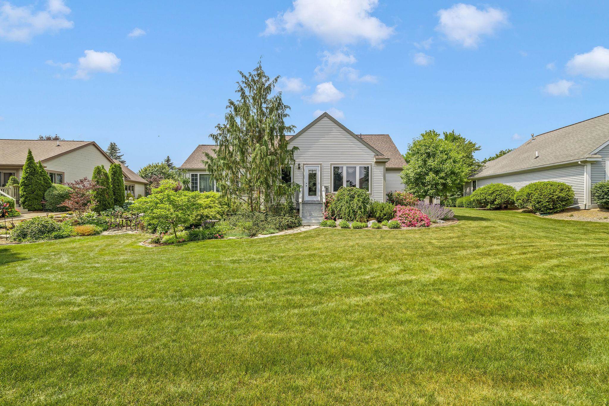 5631 W Spring Knoll