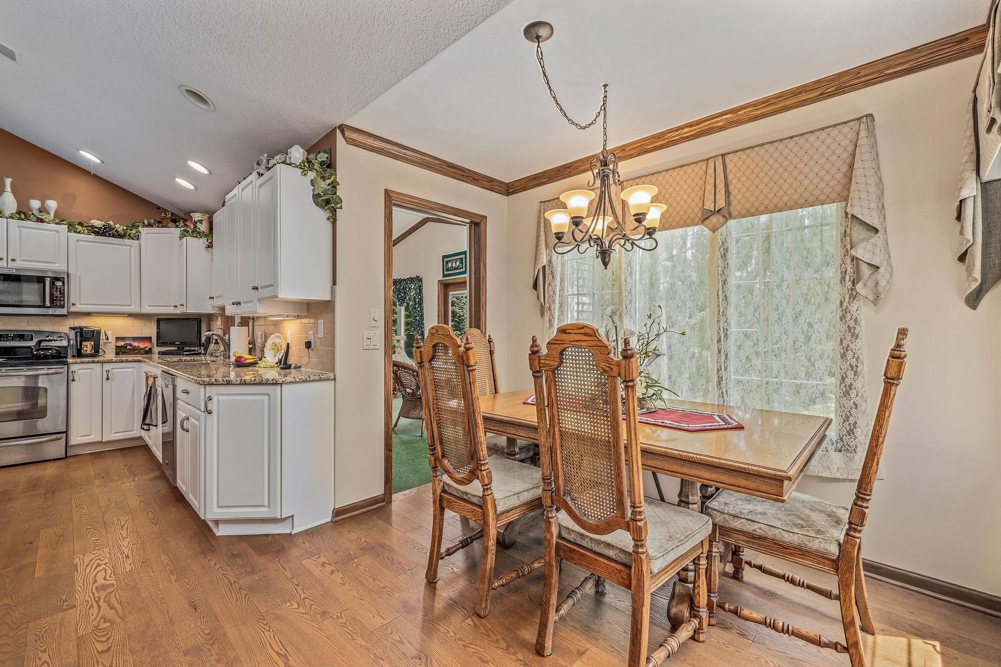 5631 W Spring Knoll