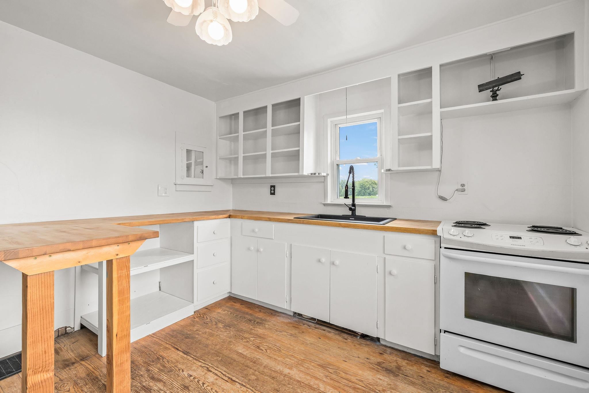 6354 E Rosebush